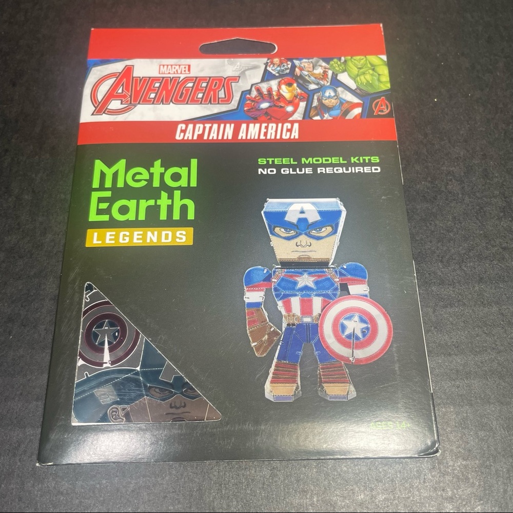 BRAND NEW METAL EARTH CAPTAIN AMERICA STEEL MODEL KIT NO GLUE NEEDED!